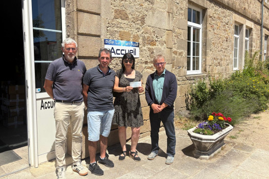 Remise du chèque de l'opération Bol de riz